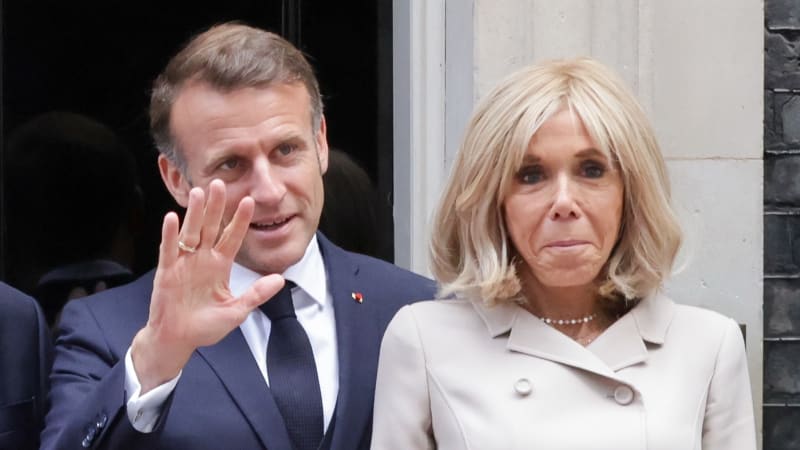 Macronova manželka bude u soudu dokazovat, že je ženou. Poskytne posudky i fotky, říká právník