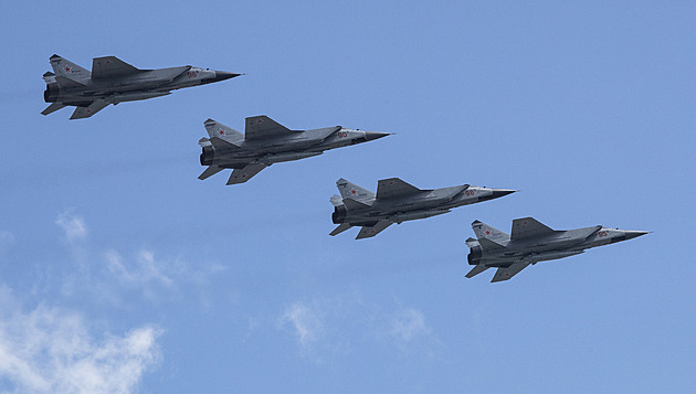 Bezuzdně přiživujete napětí, kárá Kreml Estonce po průniku ruských stíhaček