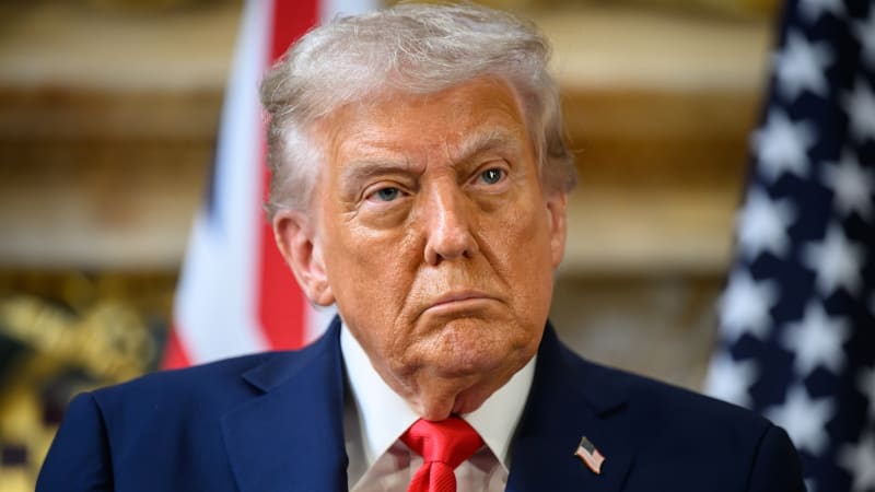 Trump jde proti vědě: Varoval před oblíbeným lékem, viní ho z „epidemie autismu“