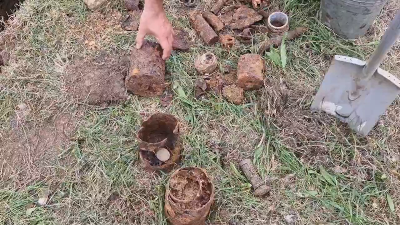 Nález panzerfaustů a granátů v Brně: Policie musela evakuovat školu, uzavřela část města