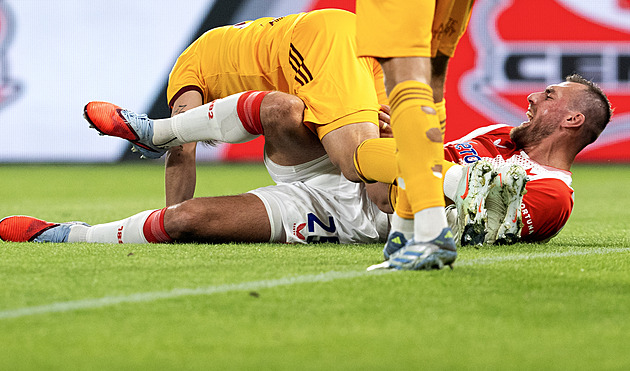 Přímá červená pro Chorého ne, měl však dostat dvě žluté karty, potvrdila komise