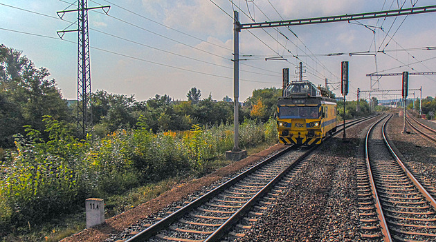 Provoz v České Třebové byl obnoven, pracovní stroj ráno zastavil všechny vlaky