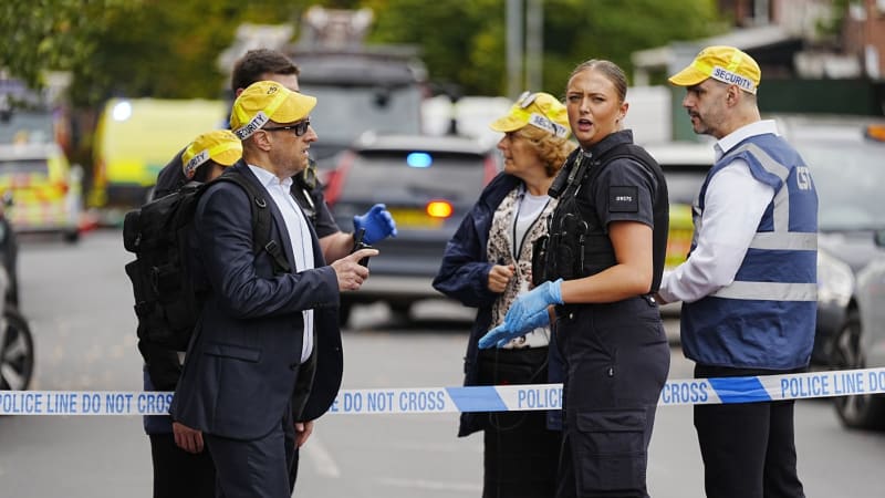 Fatální následek zásahu policie u synagogy: Omylem zabila člověka. Museli jsme jednat, tvrdí