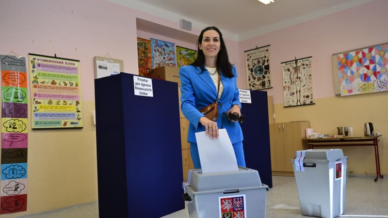 Problémy s eDoklady komplikují volby. Pro klasickou občanku se musela vrátit i Pekarová