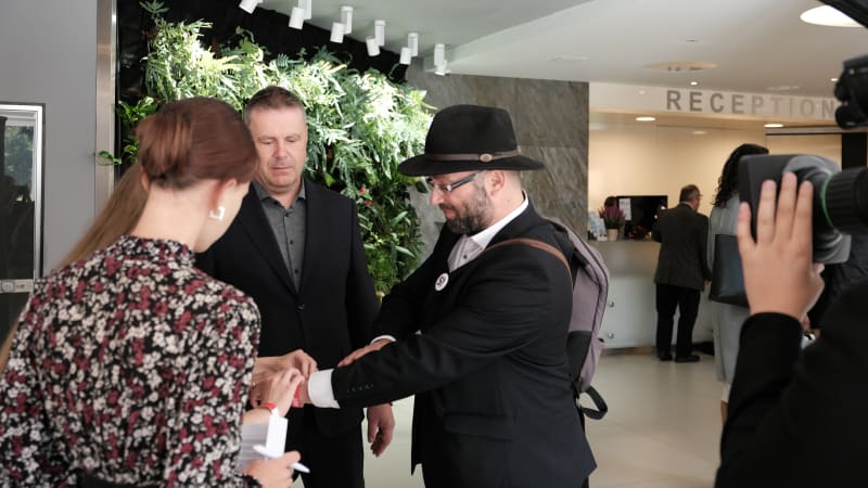 Položí Sterzik funkci po případném fiasku? Budeme to řešit, říká k predikcím šéf Stačilo!