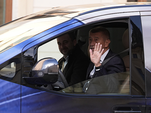 ONLINE: Prezident zatím Babiše nepověřil sestavit vládu, druhého přijme Fialu