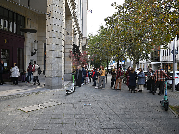 Češi v zahraničí poprvé volili poštou, přišlo necelých 9 tisíc hlasů. Vyhrálo SPOLU