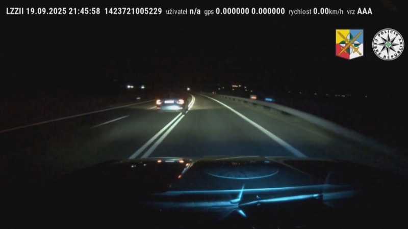 Uháněl 150 km/h, pak se sám chytil do pasti. Řidič se po nehodě honil s poškozeným i policií