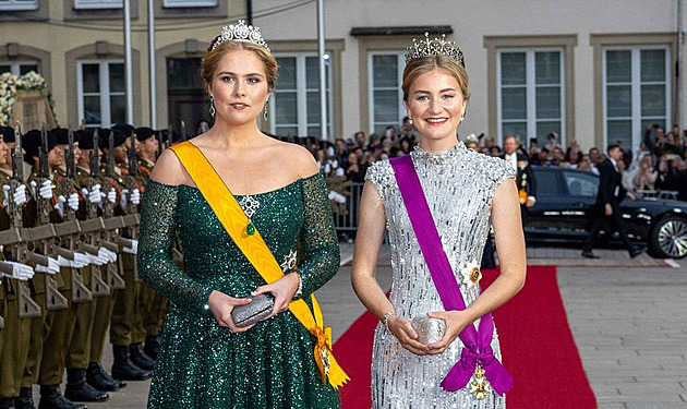 Budoucí královny. Catharina-Amalia a Elisabeth zářily na červeném koberci