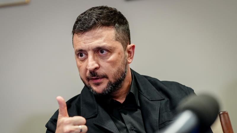 Skončí Zelenskyj v čele Ukrajiny? Vůči jeho slibům panuje velká skepse, píše Politico