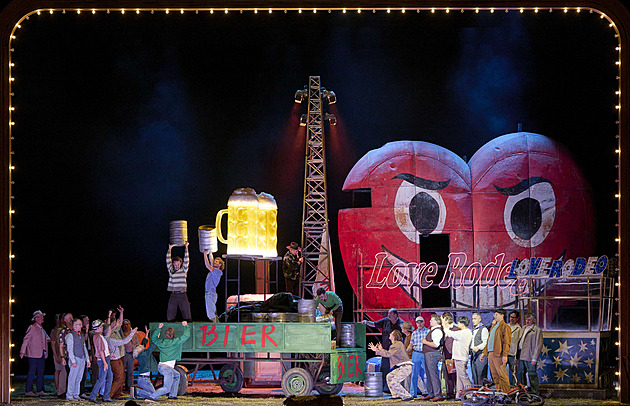 RECENZE: Plyšáci i milostné rodeo. Ve Vídni prodali nevěstu do cirkusu