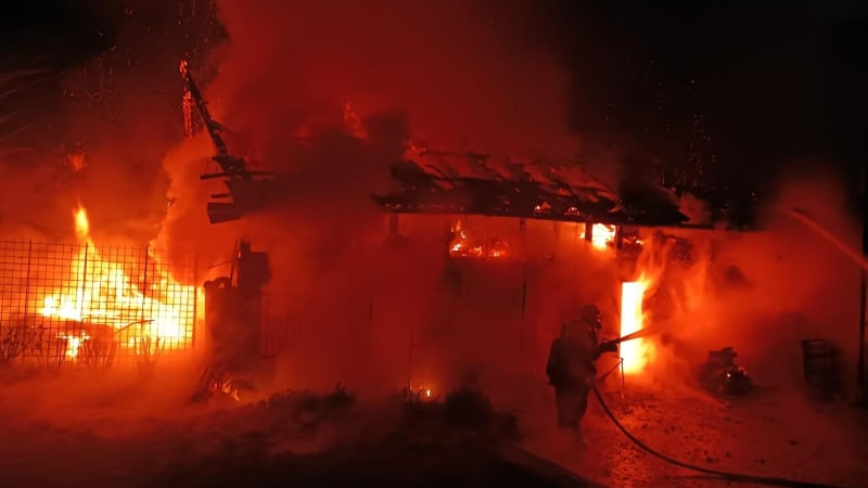 Hasiči bojovali dvě hodiny s požárem v Letovicích. Škoda šla do milionů