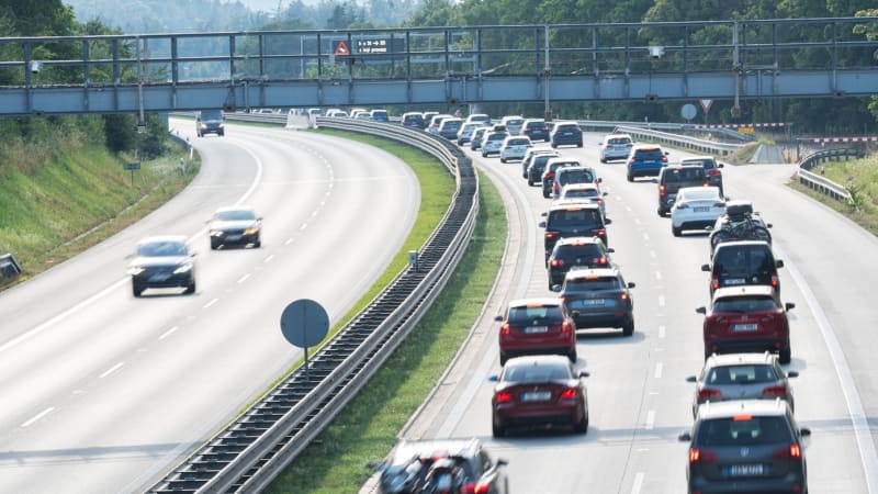 Dálniční známky znovu zdraží na 2570 korun. Předloni přitom stály 1500