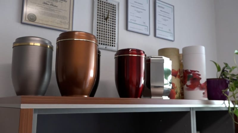 Sociálních pohřbů přibývá. Lidé nechtějí platit za rozloučení s blízkými, i když na to mají