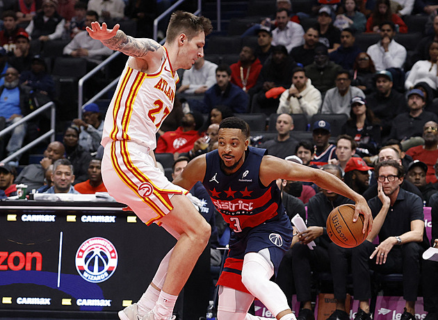 Krejčího body nepomohly odvrátit debakl s nejslabším. Dončič zářil v derby