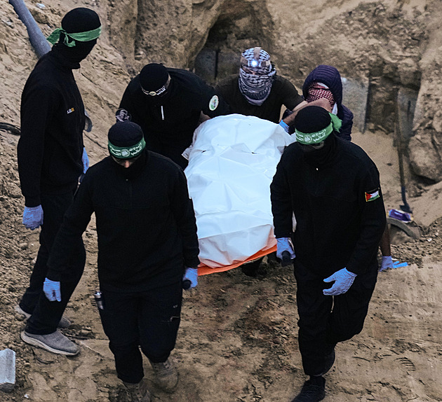 Pozůstatky, které Hamás předal Izraeli, nepatří podle forenzní analýzy rukojmím