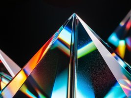 Tento nenápadný krystal může přepsat pravidla fotoniky