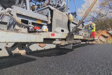 Státní příspěvky na krajské silnice končí, hejtmani a opozice to kritizují