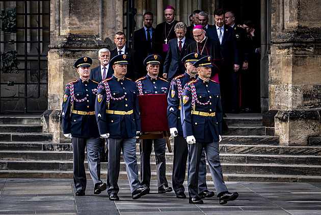 Klíčníci vyzvedli korunovační klenoty. Vystaveny budou ve Vladislavském sále
