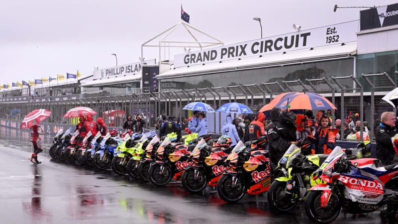 Smůla pro českého motocyklistu: Velká cena se nejela, nebylo vidět. Salač měl útočit na pódium